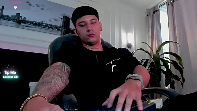 Snapshot of Damian23__ chatting on 9, 4, 2026 Damian23 online show from 9, 4, 2026