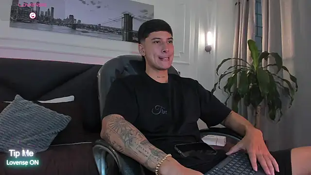 Snapshot of Damian23__ chatting on 13, 4, 2026 Damian23 online show from 13, 4, 2026