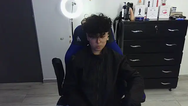 thomascooper7 online show from 13, 2, 2025