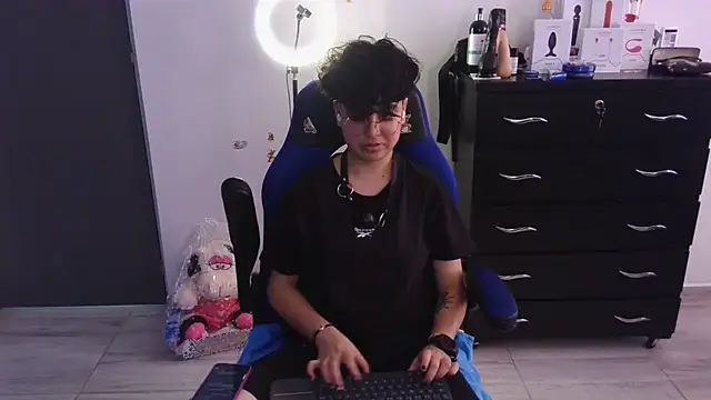 thomascooper7 online show from 27, 2, 2025