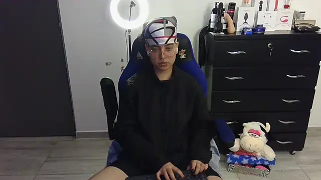 thomascooper7 online show from 4, 3, 2025