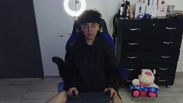 thomascooper7 online show from 6, 3, 2025