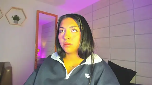 Snapshot of Christine_Laam chatting on 5, 5, 2026 Christine Laam online show from 5, 5, 2026