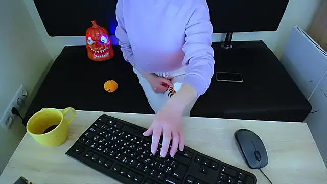 LaimaV  online show from 31, 10, 2025