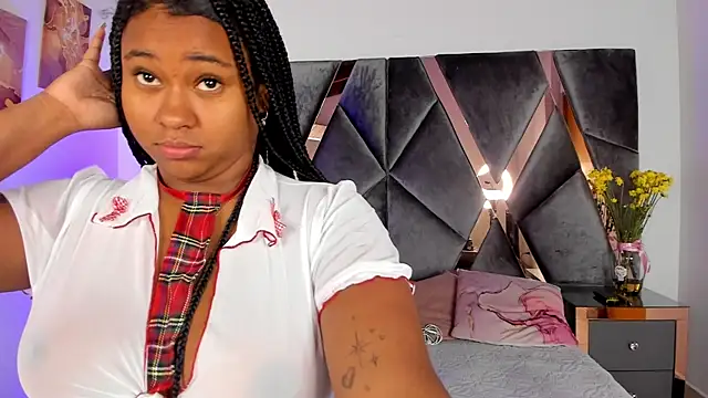 Snapshot of Milan_ebony chatting on 4, 7, 2026 Milan ebony online show from 4, 7, 2026