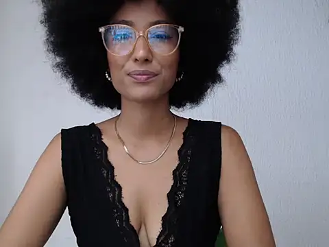 Snapshot of violettamartins chatting on 16, 4, 2026 violettamartins online show from 16, 4, 2026