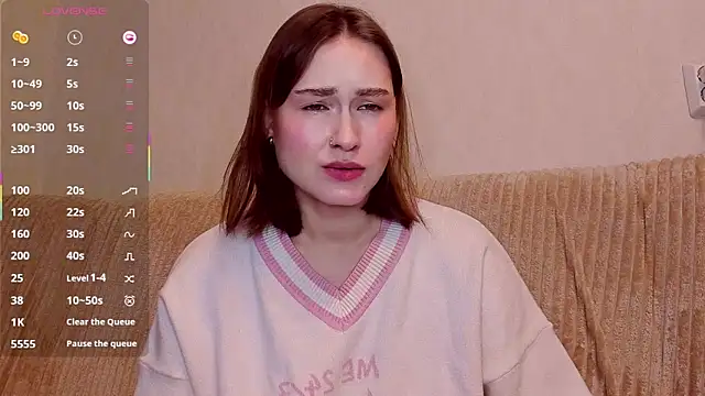 Snapshot of sleeeep_y chatting on 7, 4, 2026 sleeeep y online show from 7, 4, 2026