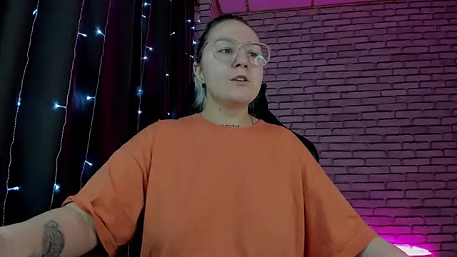 Snapshot of Debbie_Taylor chatting on 4, 1, 2025 Debbie Taylor online show from 4, 1, 2025