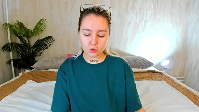 Snapshot of Debbie_Taylor chatting on 13, 10, 2025 Debbie Taylor online show from 13, 10, 2025