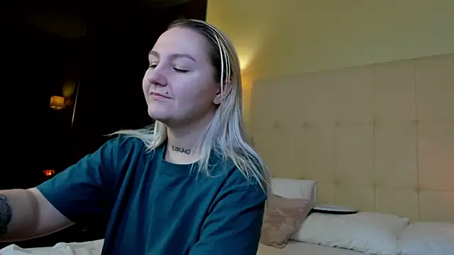 Snapshot of Debbie_Taylor chatting on 17, 10, 2025 Debbie Taylor online show from 17, 10, 2025