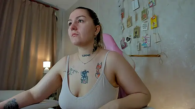 Snapshot of Debbie_Taylor chatting on 20, 11, 2025 Debbie Taylor online show from 20, 11, 2025