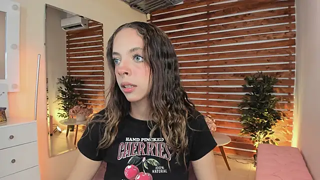 Sapphire Venuss online show from 14, 3, 2025