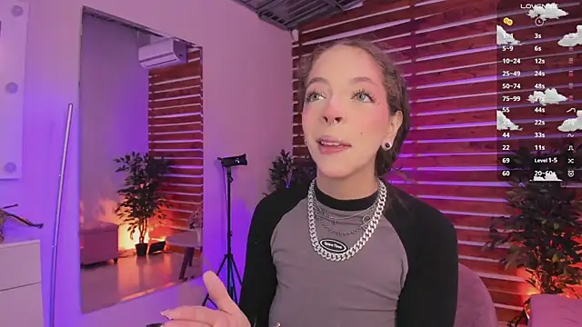 Sapphire Venuss online show from 15, 11, 2025