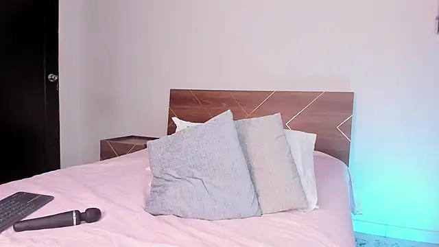 amber maxwell online show from 5, 2, 2025