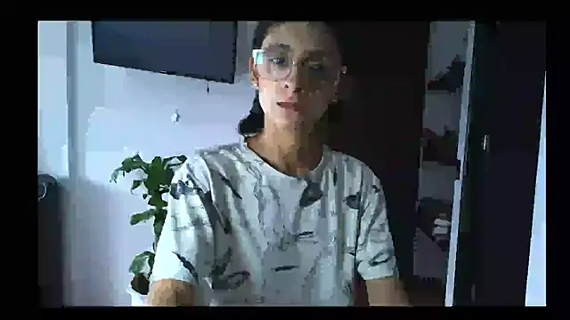Snapshot of thedianakaro chatting on 9, 3, 2025 thedianakaro online show from 9, 3, 2025