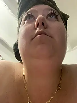 Chloee ep online show from 8, 10, 2025