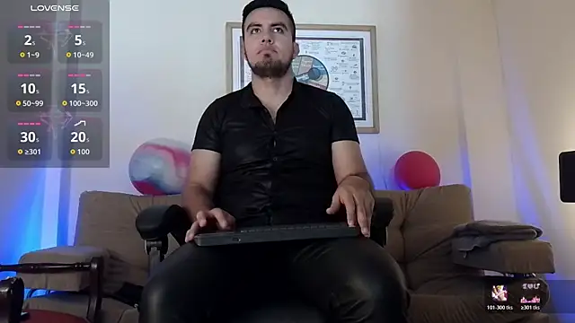 Snapshot of bradley_colt chatting on 8, 11, 2025 bradley colt online show from 8, 11, 2025