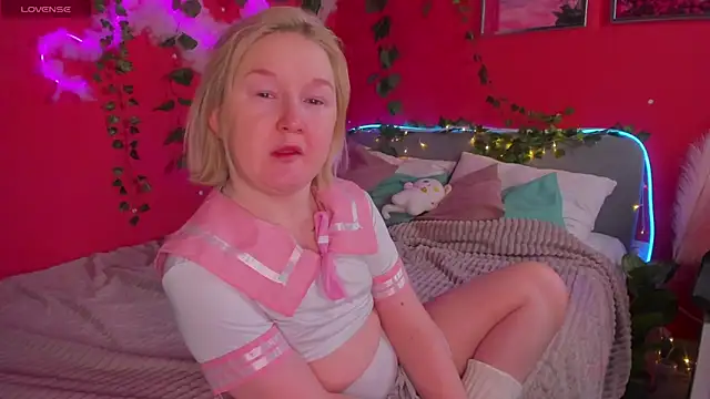 Snapshot of Sara_Robinson chatting on 9, 3, 2026 Sara Robinson online show from 9, 3, 2026