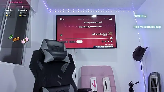 Snapshot of emily_palmeer chatting on 4, 3, 2026 emily palmeer online show from 4, 3, 2026