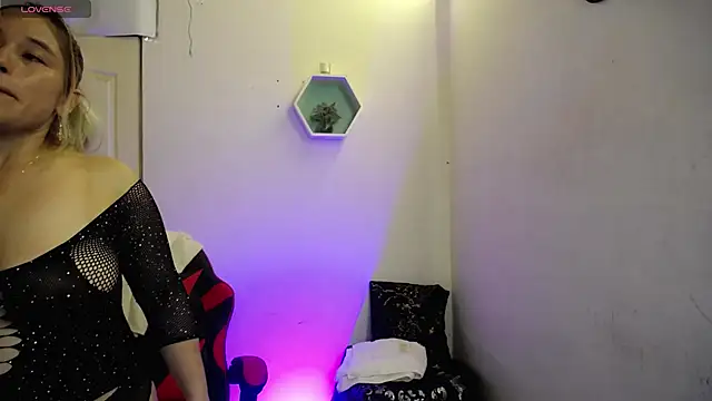Snapshot of AuroraRojas chatting on 23, 11, 2025 AuroraRojas online show from 23, 11, 2025