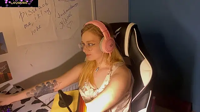 JacyWinslat online show from 3, 3, 2025