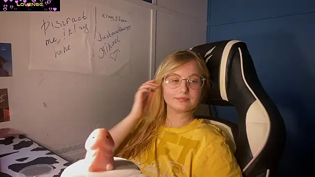 JacyWinslat online show from 4, 3, 2025