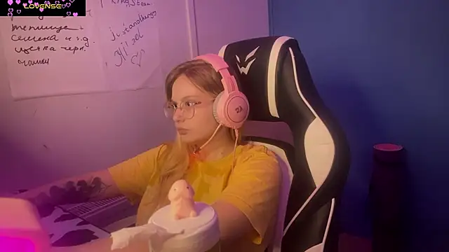 JacyWinslat online show from 5, 3, 2025