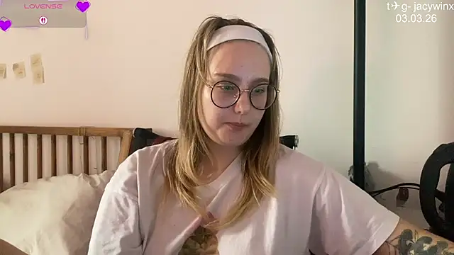 JacyWinslat online show from 3, 3, 2026