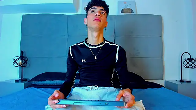 Snapshot of NeoRaptis chatting on 18, 2, 2025 NeoRaptis online show from 18, 2, 2025