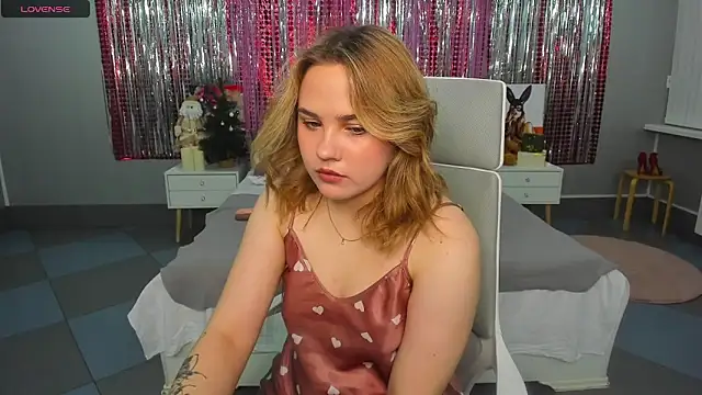 Snapshot of Sweet_muffin00 chatting on 7, 12, 2024 Sweet muffin00 online show from 7, 12, 2024