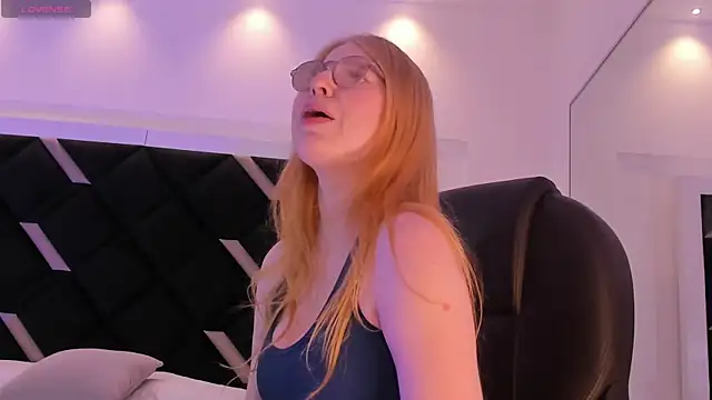 Snapshot of Alexa_Handler chatting on 17, 12, 2025 Alexa Handler online show from 17, 12, 2025