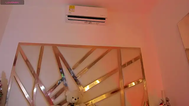 Snapshot of Alexa_Handler chatting on 23, 12, 2025 Alexa Handler online show from 23, 12, 2025