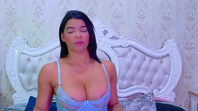 TiaraRosse online show from 18, 10, 2025