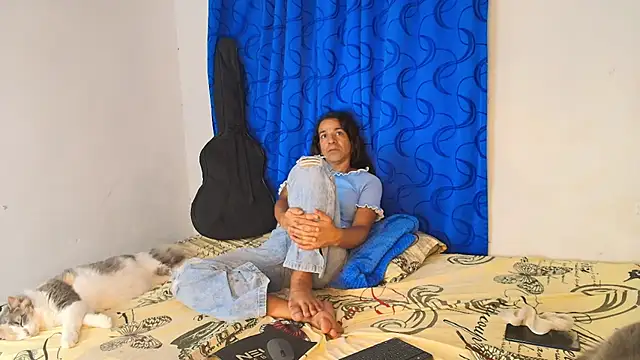 Oh Tique online show from 26, 11, 2025