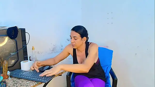 Oh Tique online show from 18, 4, 2026