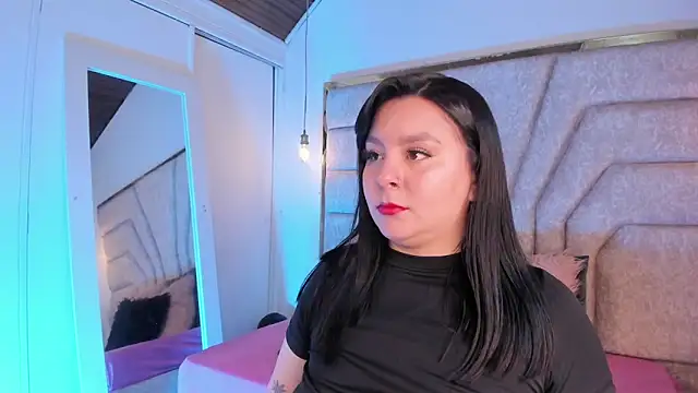 Snapshot of EmaJames25 chatting on 13, 10, 2025 EmaJames25 online show from 13, 10, 2025