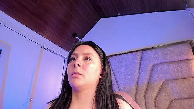 Snapshot of EmaJames25 chatting on 14, 11, 2025 EmaJames25 online show from 14, 11, 2025