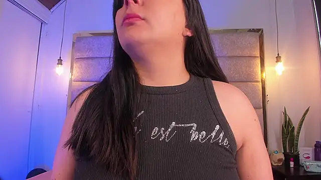 Snapshot of EmaJames25 chatting on 11, 1, 2026 EmaJames25 online show from 11, 1, 2026