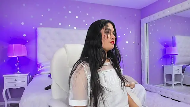 scarlette 15  online show from 8, 1, 2025