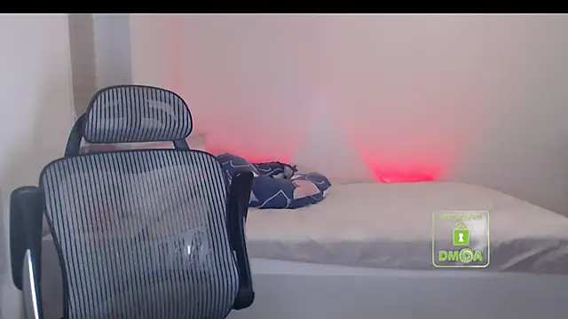 Snapshot of cute_and_hot chatting on 19, 11, 2025 cute and hot online show from 19, 11, 2025