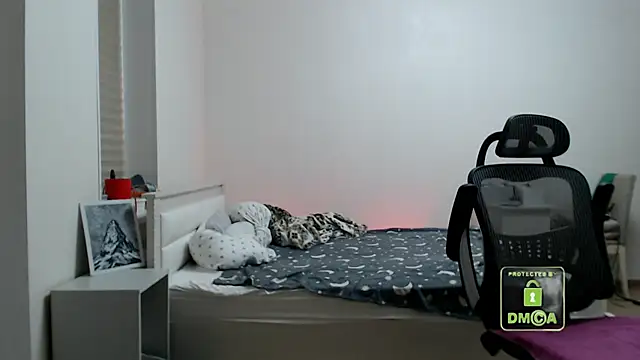 cute and hot online show from 10, 5, 2026
