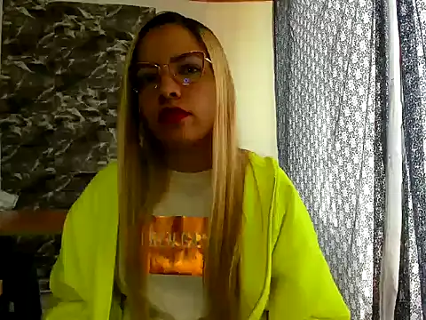 Snapshot of MISSLAUR4 chatting on 3, 1, 2025 MISSLAUR4 online show from 3, 1, 2025