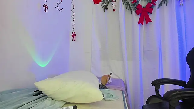 Snapshot of Lia_Petite1 chatting on 9, 1, 2025 Lia Petite1 online show from 9, 1, 2025