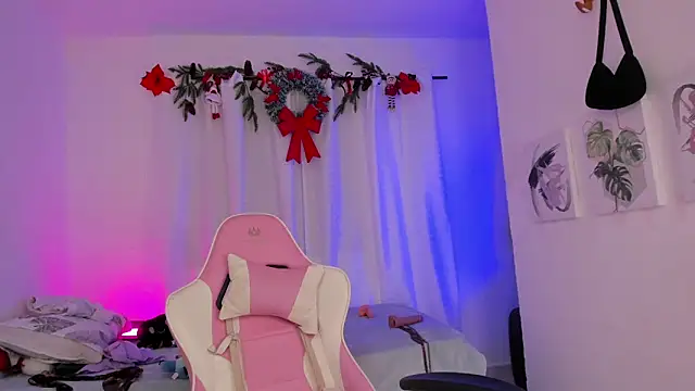 Snapshot of Lia_Petite1 chatting on 19, 2, 2025 Lia Petite1 online show from 19, 2, 2025