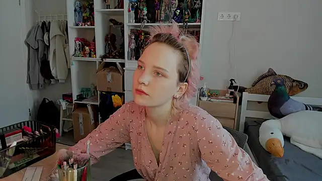 School Love online show from 18, 2, 2026