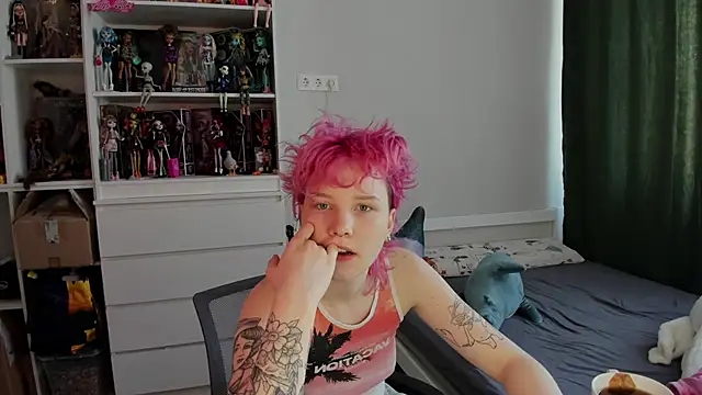 Snapshot of School_Love chatting on 5, 3, 2026 School Love online show from 5, 3, 2026