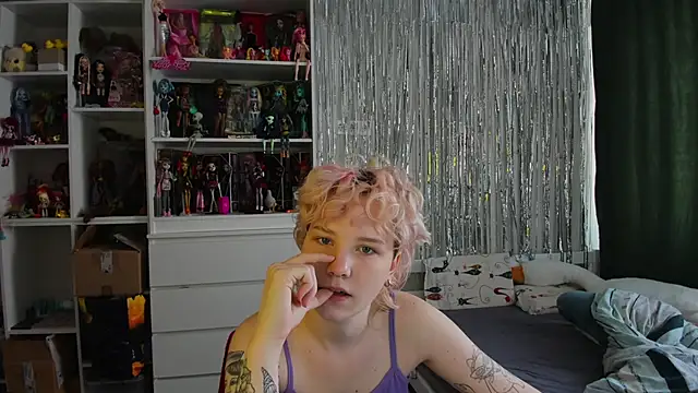 Snapshot of School_Love chatting on 3, 4, 2026 School Love online show from 3, 4, 2026