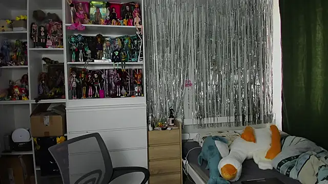 Snapshot of School_Love chatting on 5, 4, 2026 School Love online show from 5, 4, 2026