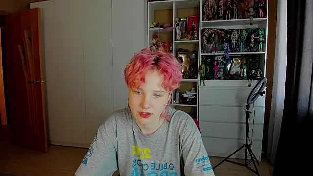 Snapshot of School_Love chatting on 20, 5, 2026 School Love online show from 20, 5, 2026