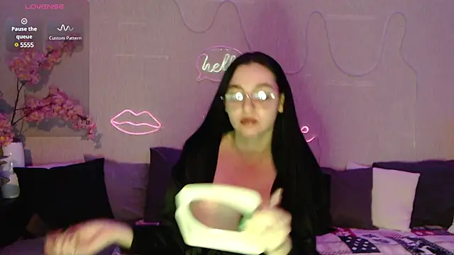 Fluffy Tiffy online show from 14, 1, 2025